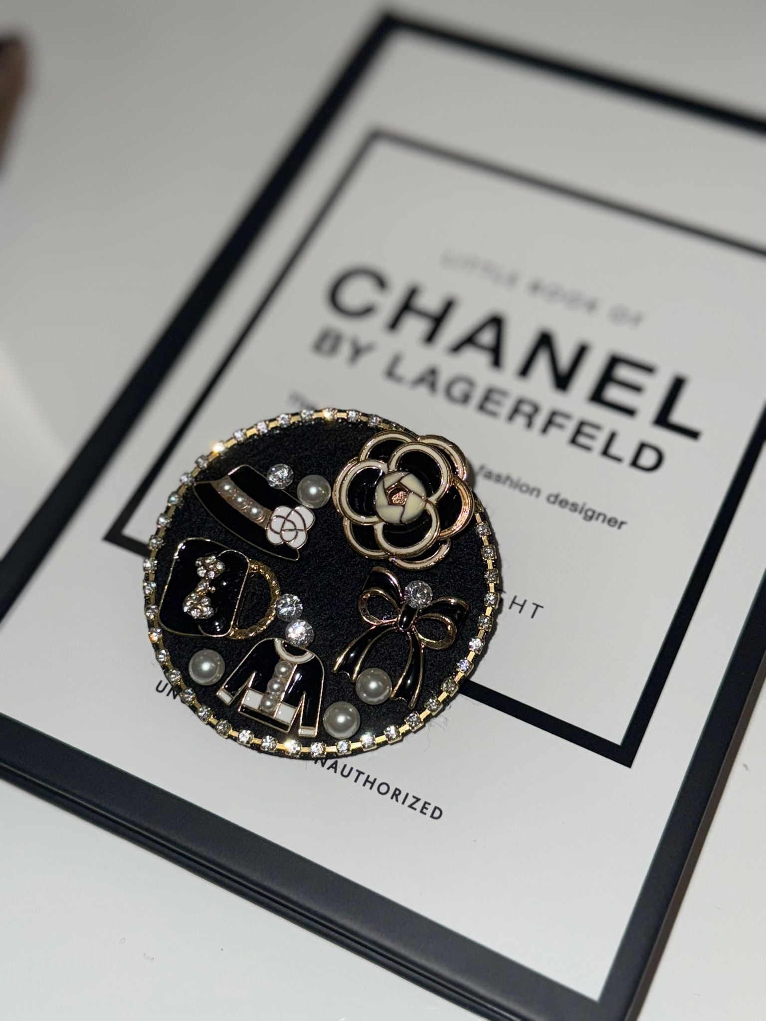 Spilla Chanel