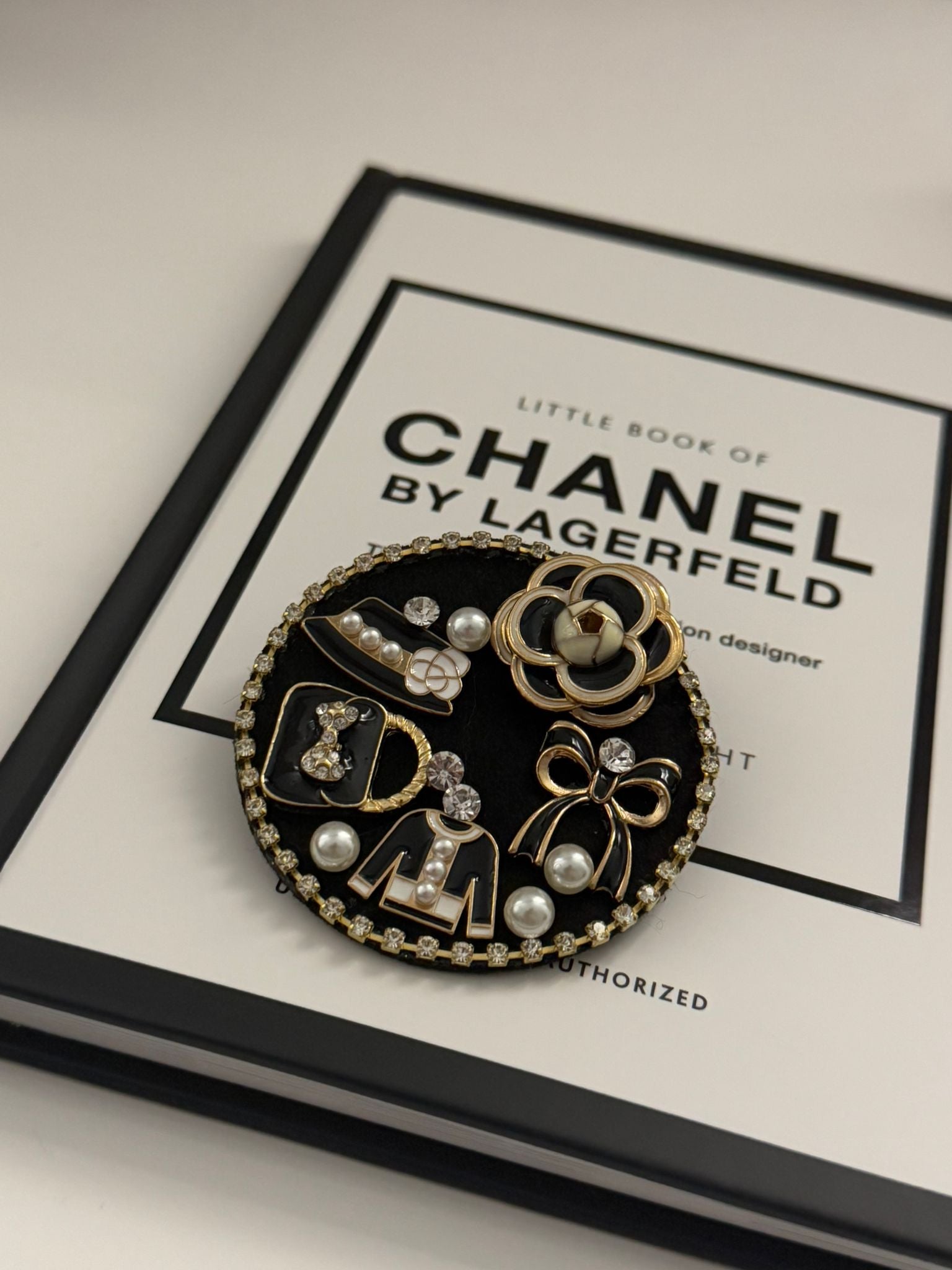 Spilla Chanel