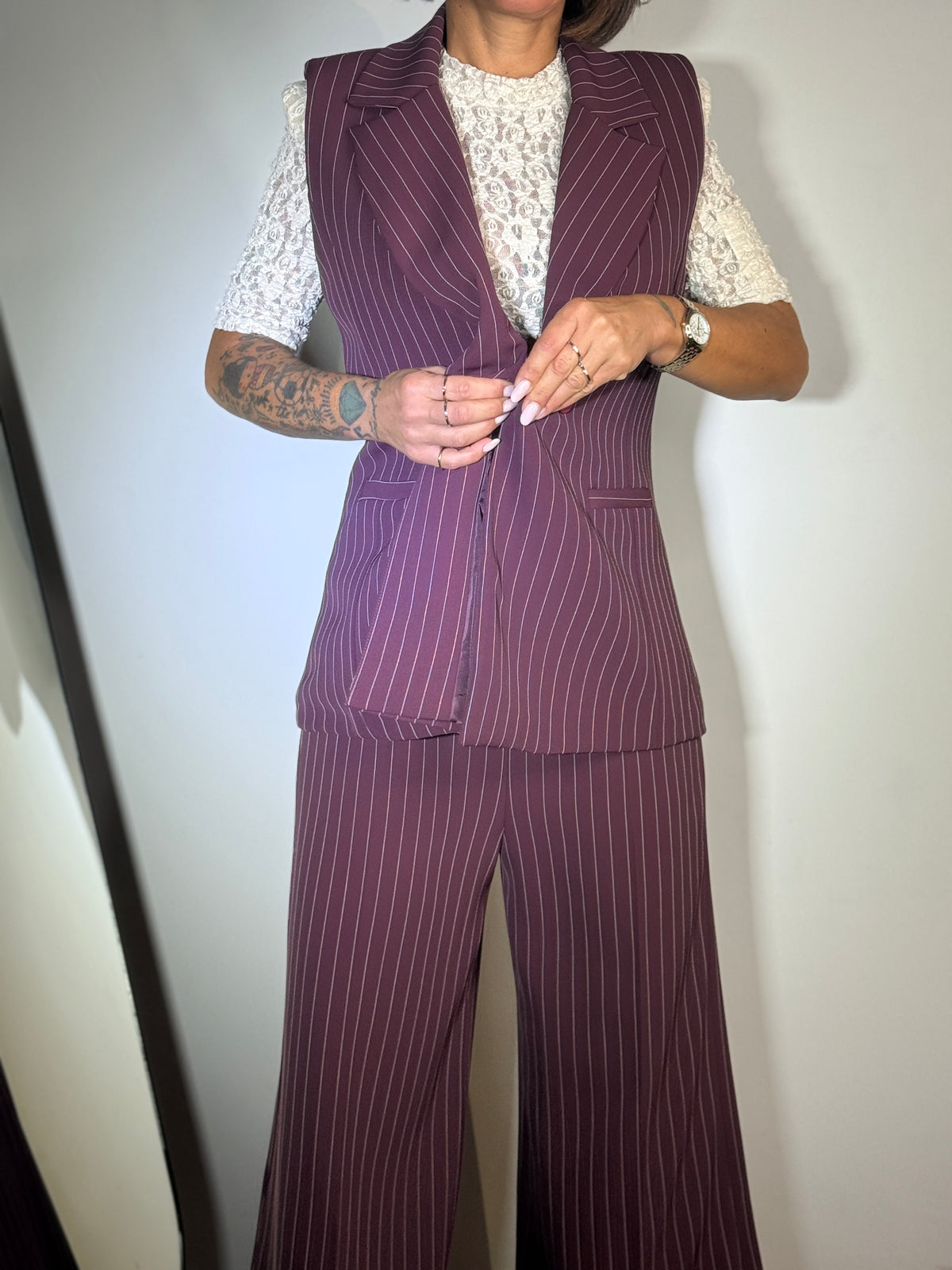 Tailleur smanicato gessato
